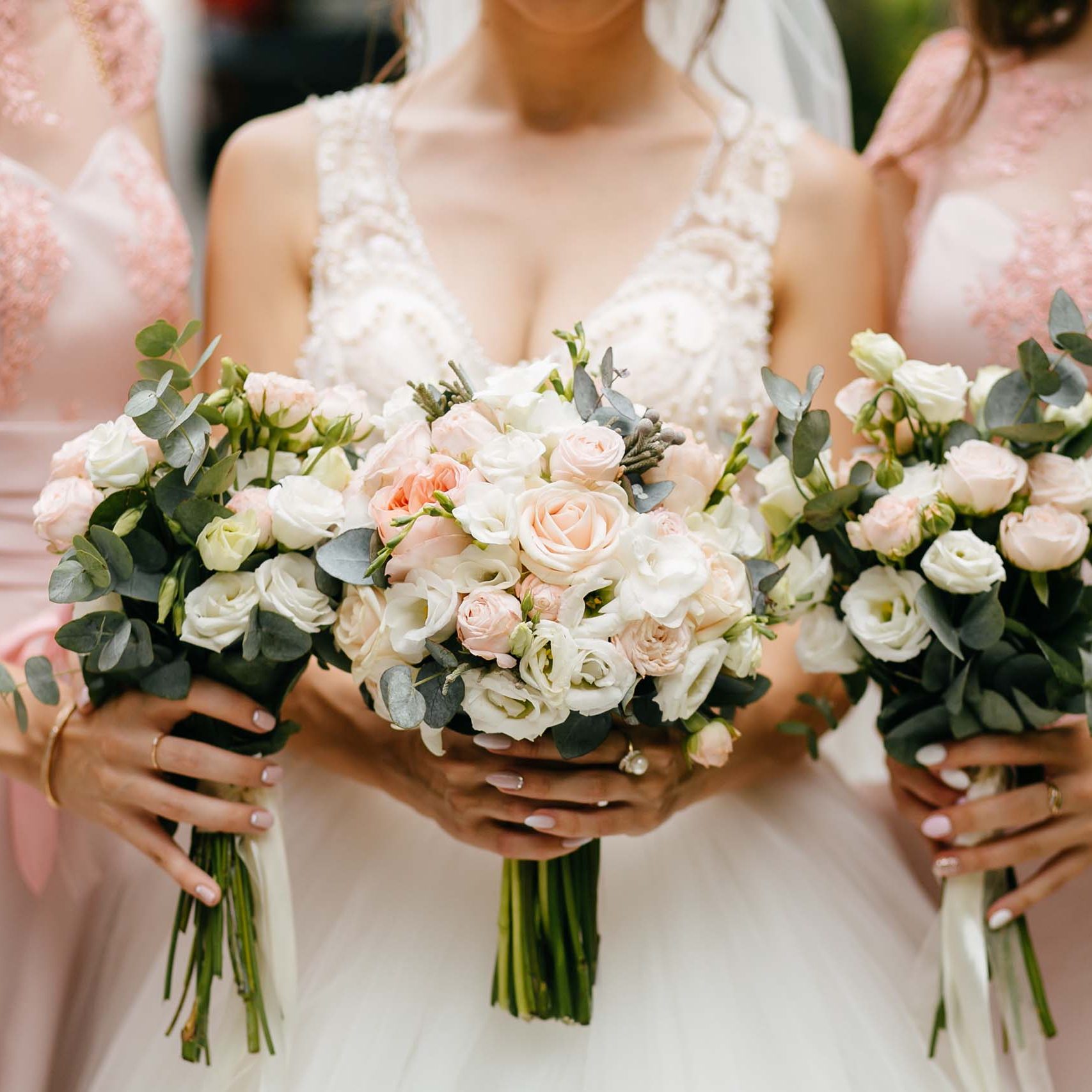 wedding-flowers-bride-bridesmaids-holding-their-bouquets-wedding-day
